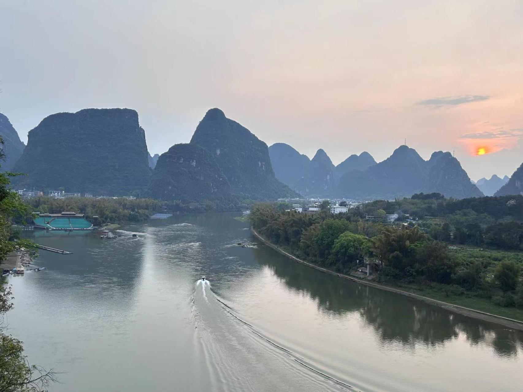 Yangshuo River Lodge Hotel-Free Pick Up From Yangshuo Area Over Three Nights المظهر الخارجي الصورة
